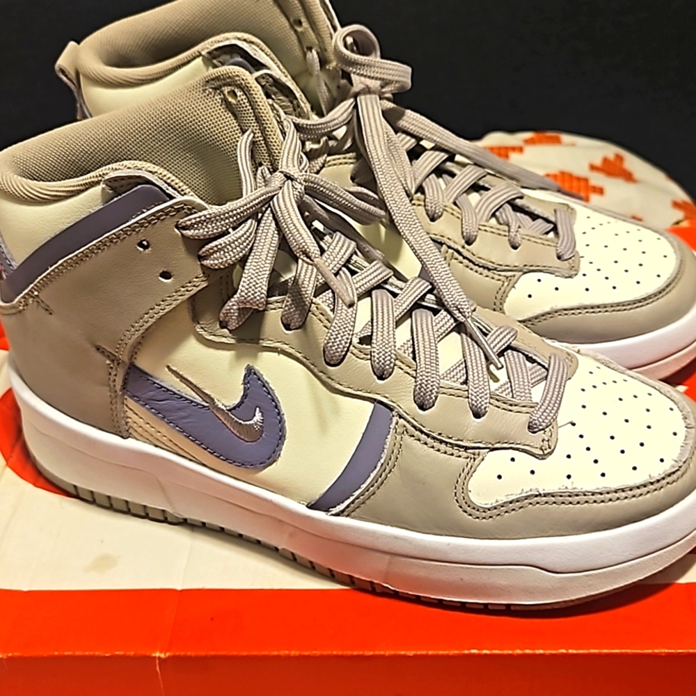 Nike dunks high up